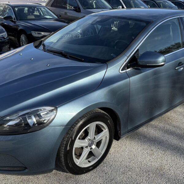 Volvo V40 D2 Kinetic - PRODANO